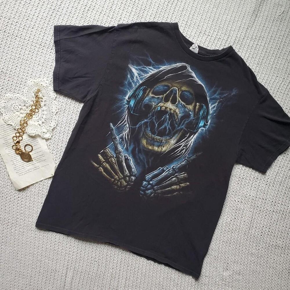 Vintage y2k skull headphone graphic tee